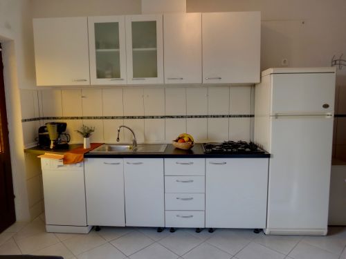 Kroatien Insel Krk Malinska Ferienwohnung Cres Küche - an die Stelle der Waschmaschine kommt eine Spülmaschine Kroatien Insel Krk Malinska Ferienwohnung Cres Küche - an die Stelle der Waschmaschine kommt eine Spülmaschine