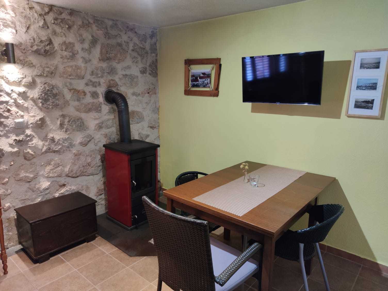 Appartement peppone turm krk Steinwände wohnzimmer bilder