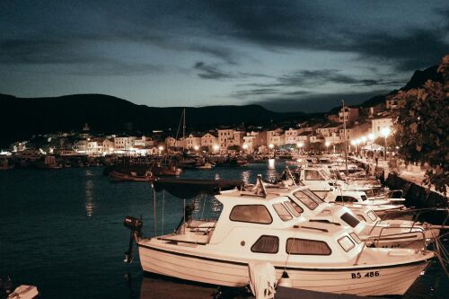 Baska Hafen bei Nacht copyright Foto Wittenbruch