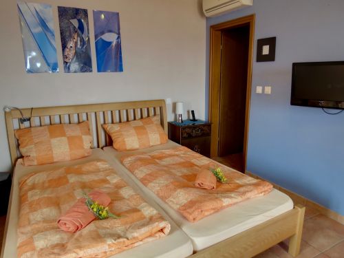 Schlafzimmer mit Doppelbett Schlafzimmer mit Doppelbett