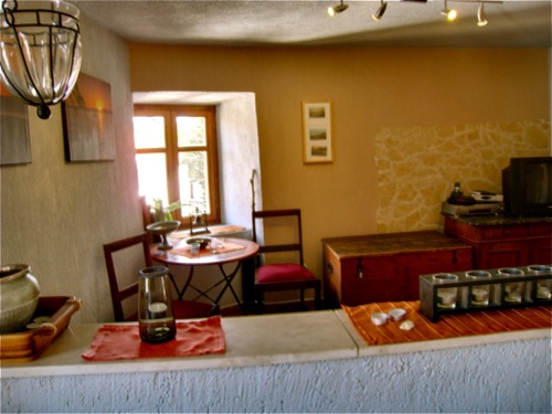 Appartment Peppone Küche Blick auf das Wohnzimmer