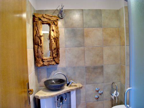 Bad mit Steinwaschbecken Bad mit Steinwaschbecken