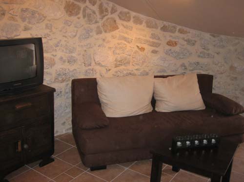 don camillo Steinmauer Wohnzimmer.jpg