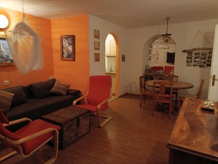 Ausblick Wohnzimmer mit Blick aufs Esszimmer