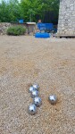 <p>Boule spielen im Garten</p>