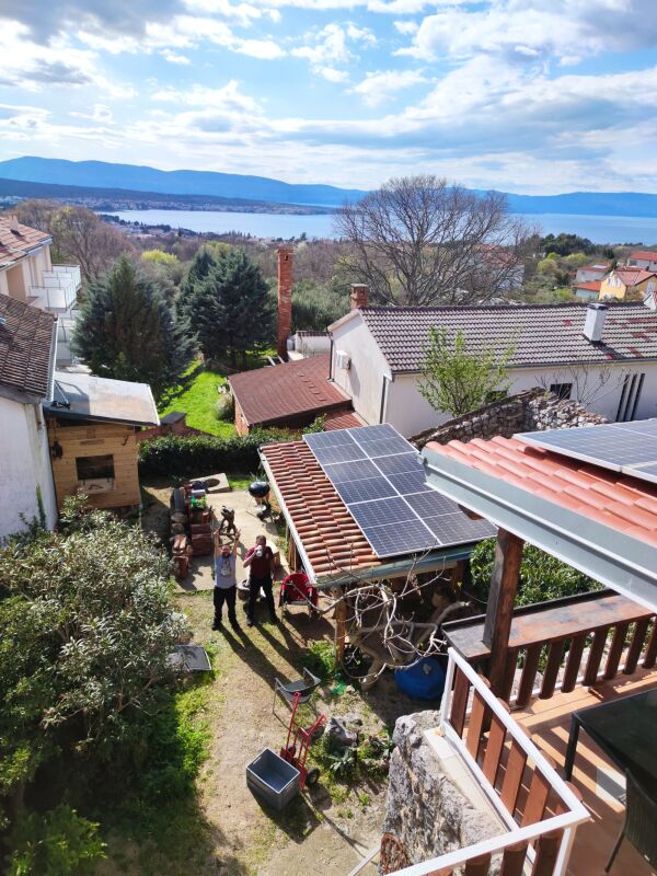6. Photovoltaik Anlage auf der Porthos Pergola
