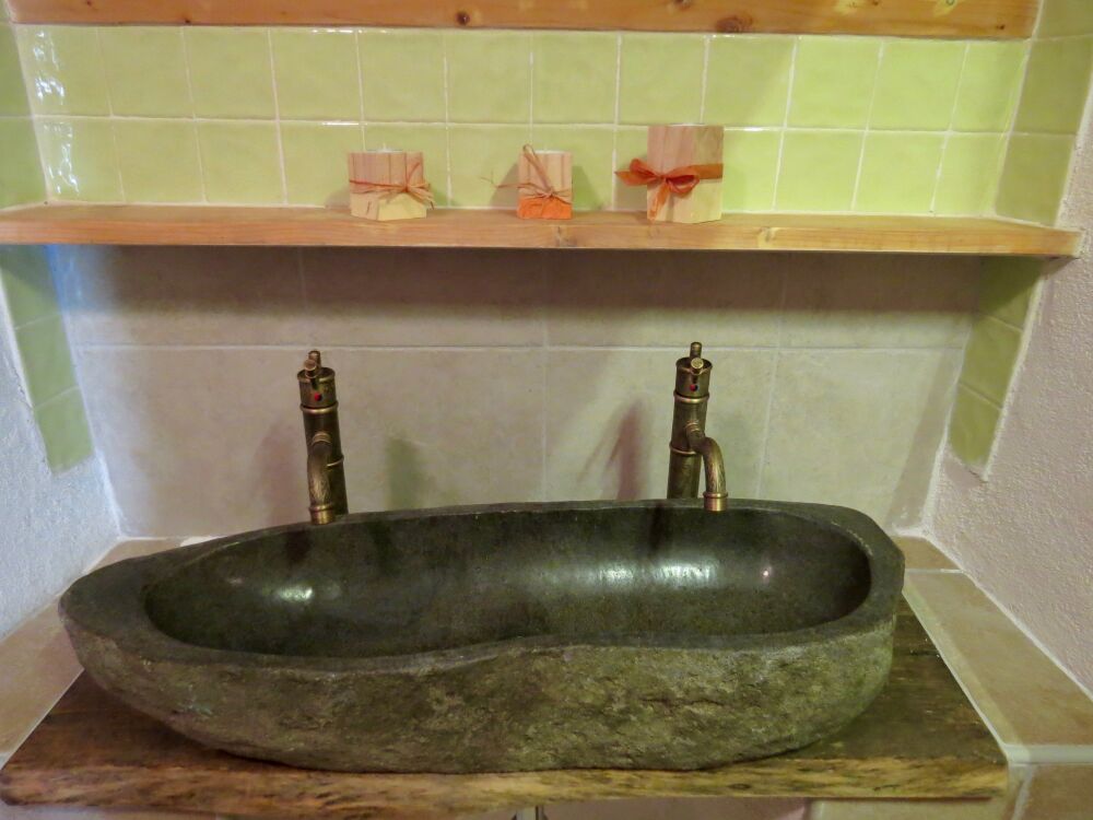 <p>neues Traumbad Detail</p> <p>neues Traumbad Detail</p>