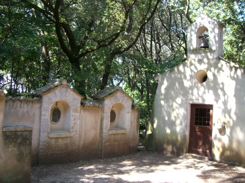 Klosterinsel Kosljun Kapelle im Wald
