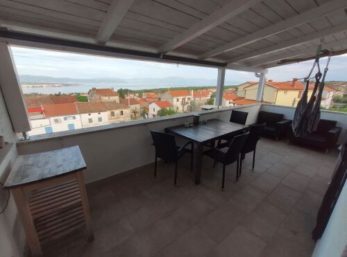 Balkon mit Pergola
