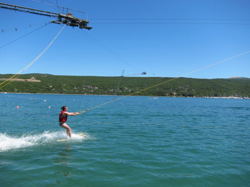 Wakeboarden in der Bucht von Punat in Kornic