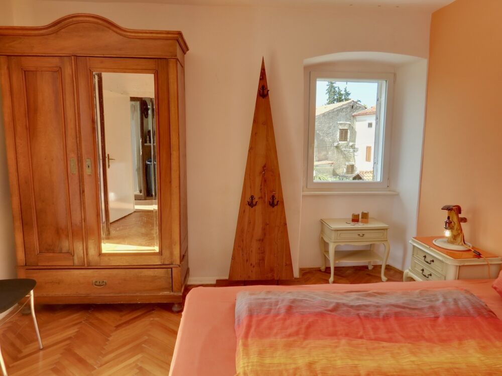 <p>Schlafzimmer - Master Bedroom mit antiken Möbeln</p> <p>Schlafzimmer - Master Bedroom mit antiken Möbeln</p>
