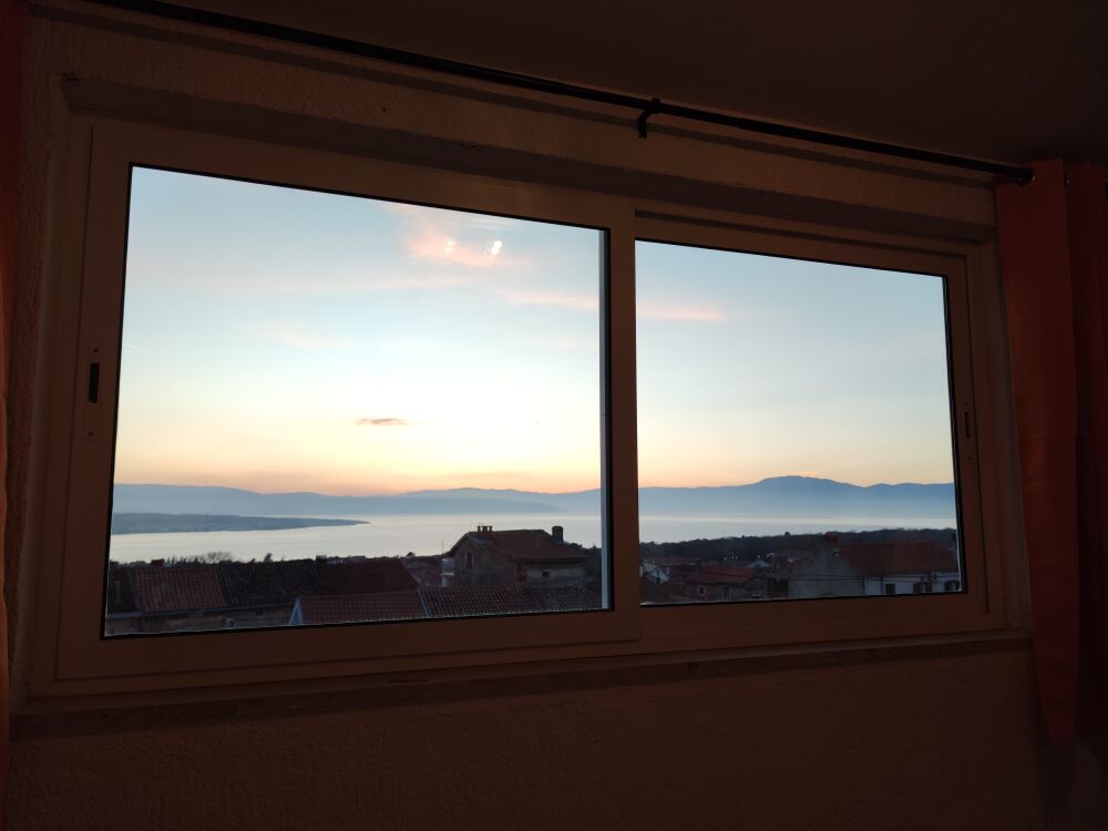 <p>Vorraum / Eingangsbereich Ausblick</p> <p>Vorraum / Eingangsbereich Ausblick</p>