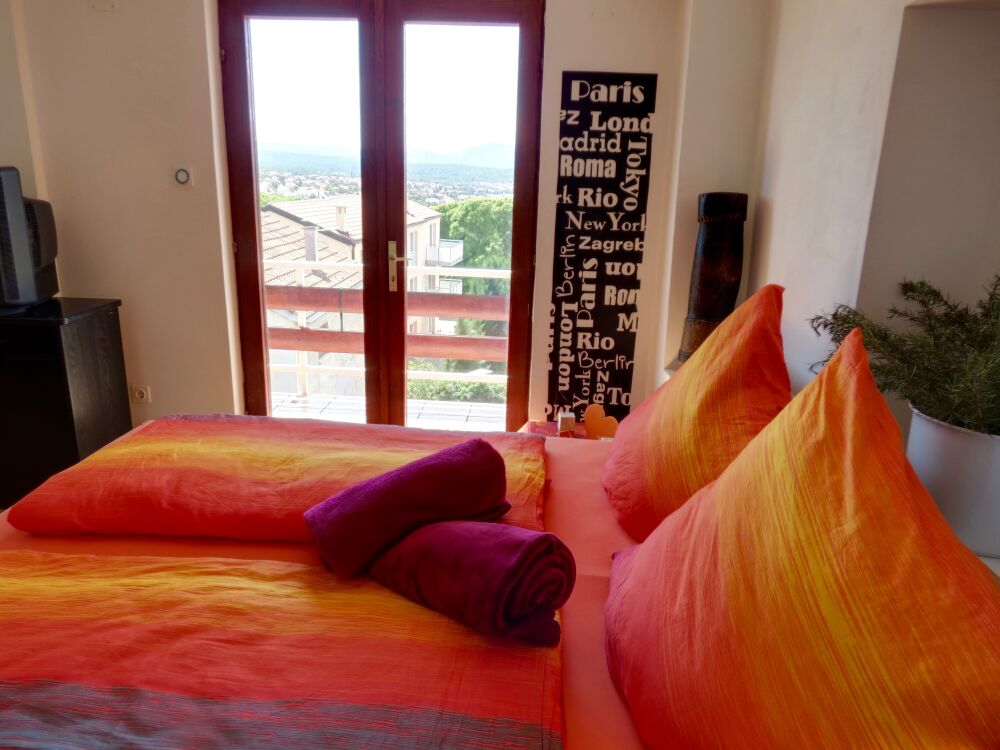 <p>Schlafen mit Meerblick</p> <p>Schlafen mit Meerblick</p>