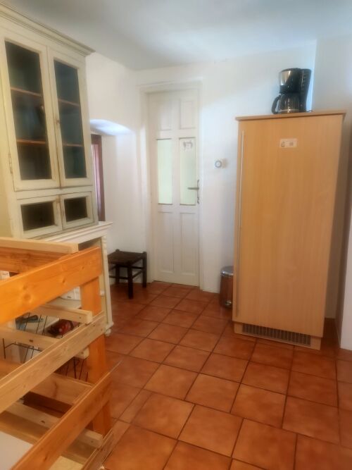 groÃŸer KÃ¼hlschrank und Vorratsschrank