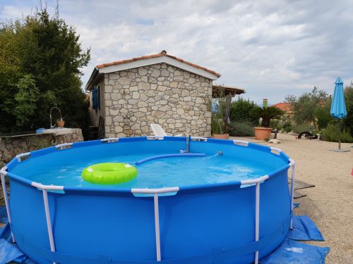 Barusici Garten mit groÃŸem Aufstellpool