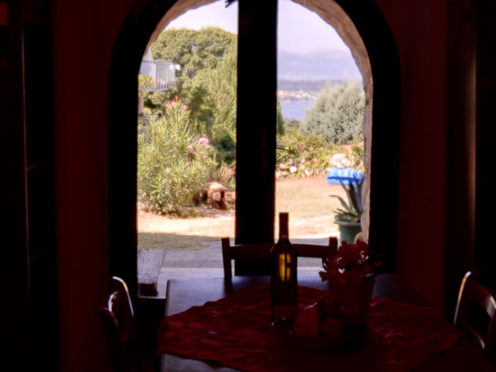 <p>Meerblick von der Küche und vom Essbereich</p> <p>Meerblick von der Küche und vom Essbereich</p>