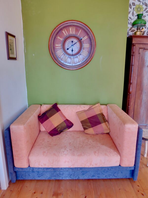 <p>ausziehbares Schlafsofa</p> <p>ausziehbares Schlafsofa</p>