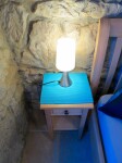 <p>Nachttisch mit Touchlampe</p>