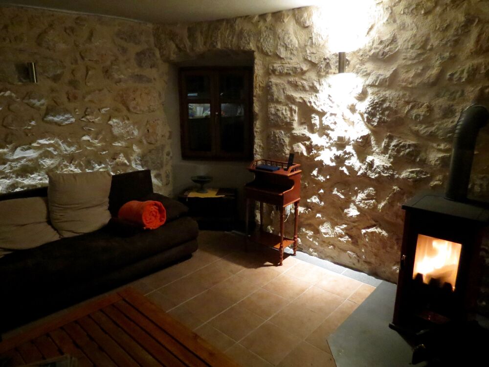 <p>Wohnzimmer mit gemütlicher Beleuchtung</p> <p>Wohnzimmer mit gemütlicher Beleuchtung</p>