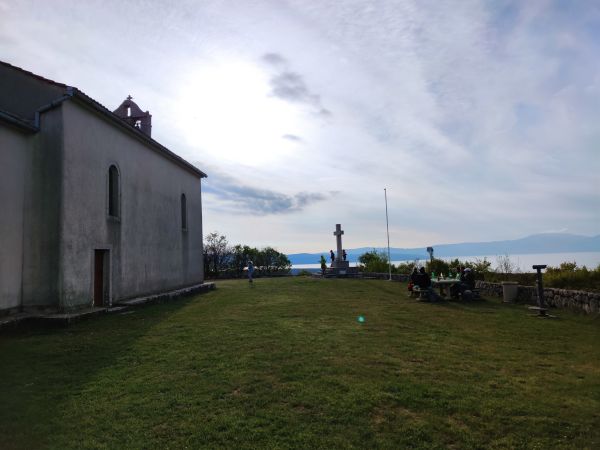 Kapelle Sv. Petar mit Picknickplatz und Blick aufs Meer