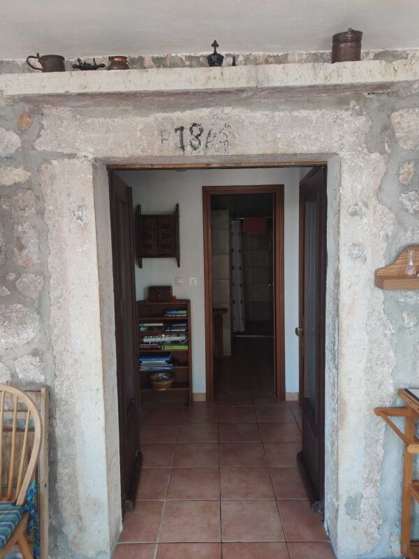 <p>alte Eingangstür mit Baujahr 1845</p> <p>alte Eingangstür mit Baujahr 1845</p>