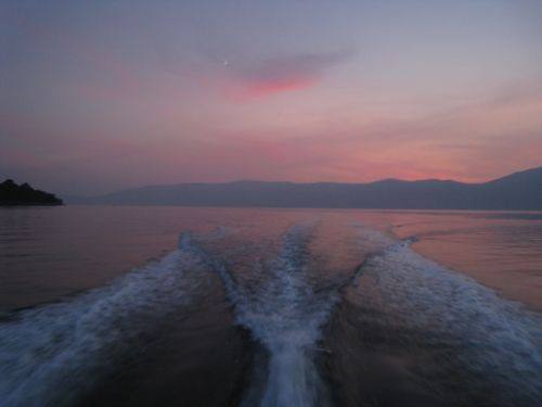 Sonnenuntergang beim Bootsausflug